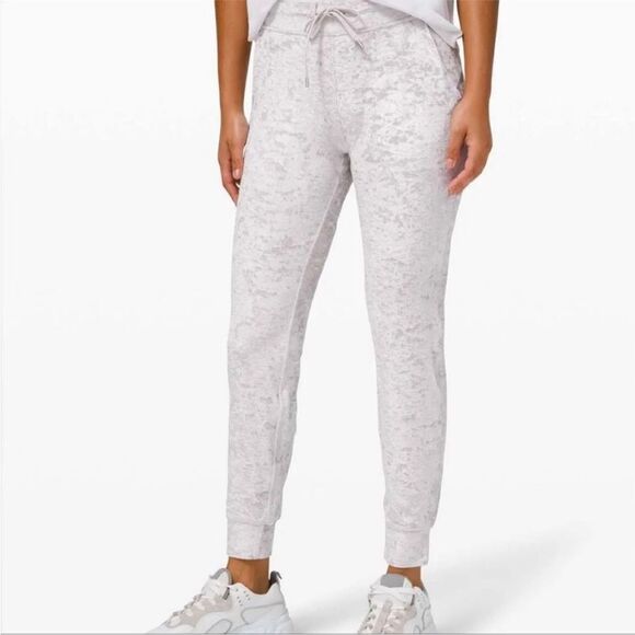 LULULEMON | Ready To Crush Chrome Velvet Joggers Drawstring Waist Women’s Size 6 - Picture 1 of 14
